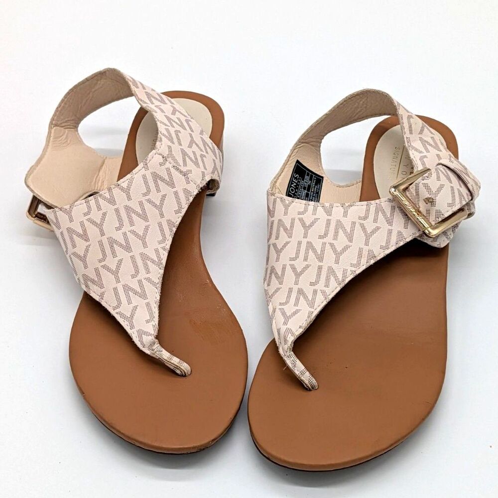 Jones New York Signature Vinah Logo Print Thong Sandals 7M White & Beige